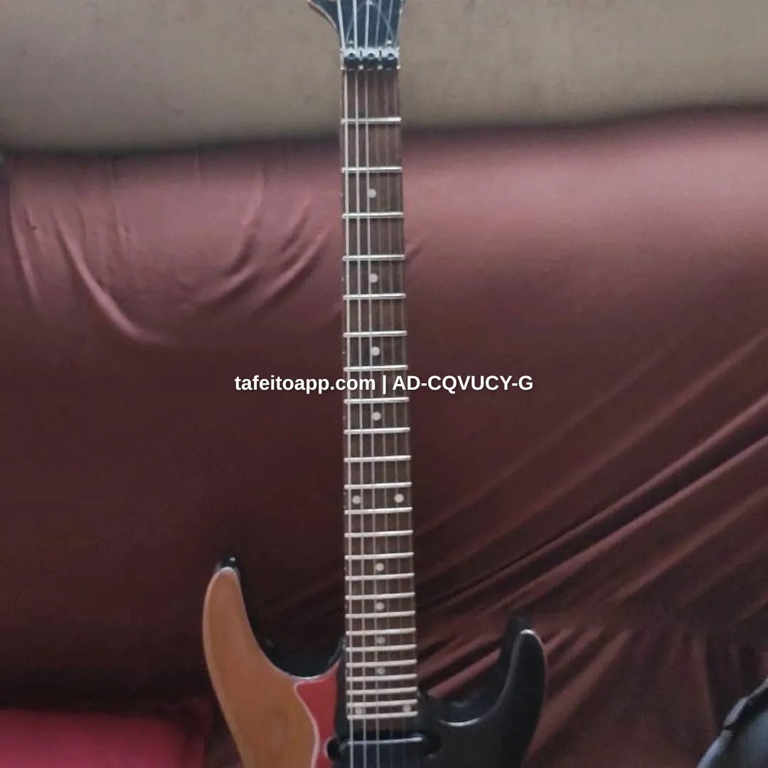 Guitarra Dalphin - R$ 360,00 | Tá Feito