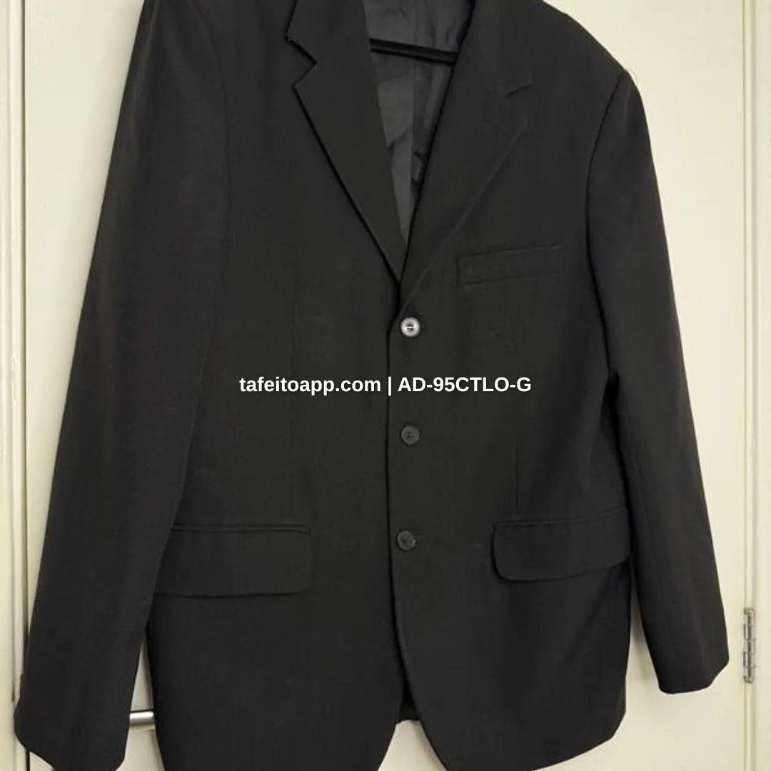 Blazer preto forma reta Marca Delucca TAM G - R$ 159,00 | Tá Feito