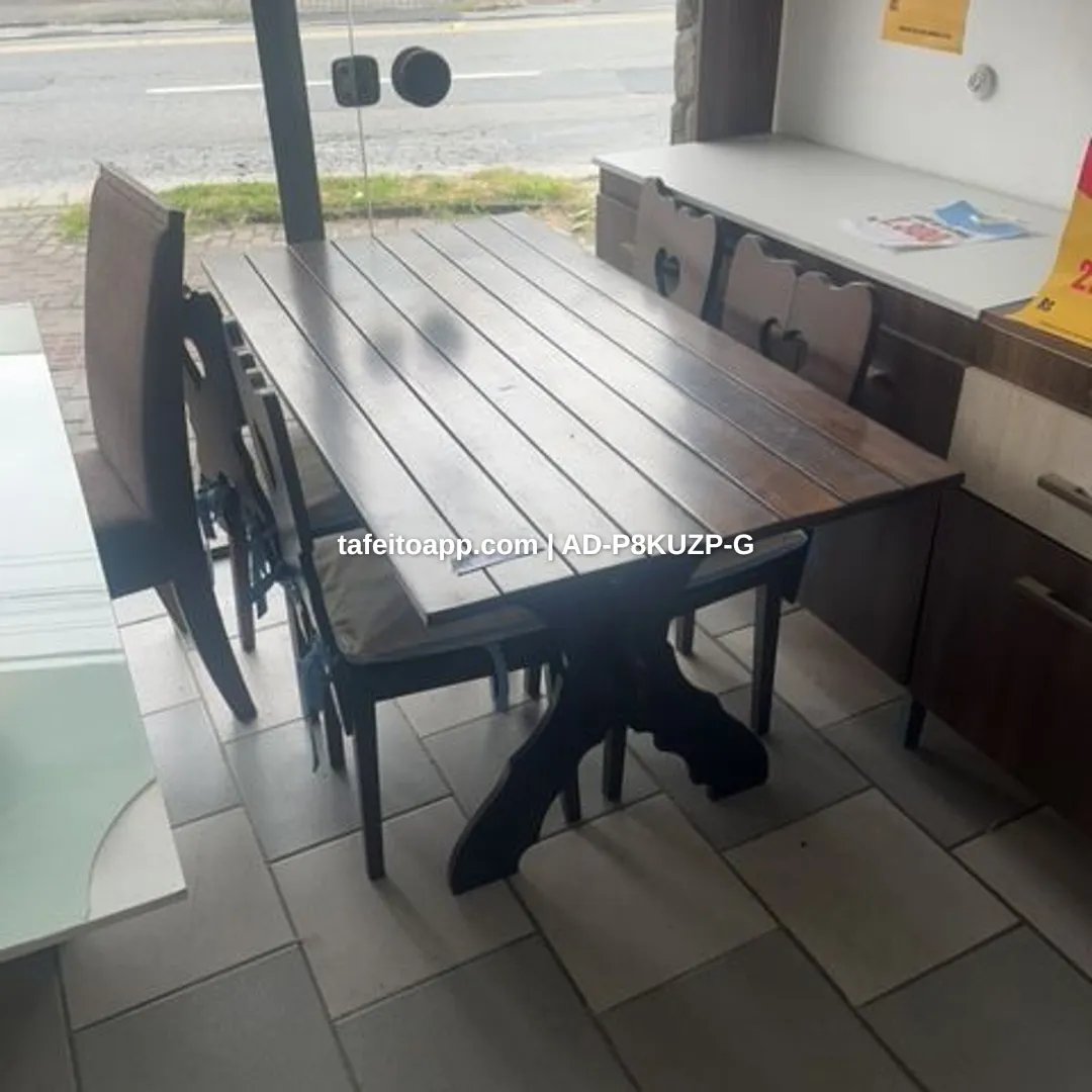 mesa em perfeito estado pra decoração de madeira - R$ 1.000,00 | Tá Feito